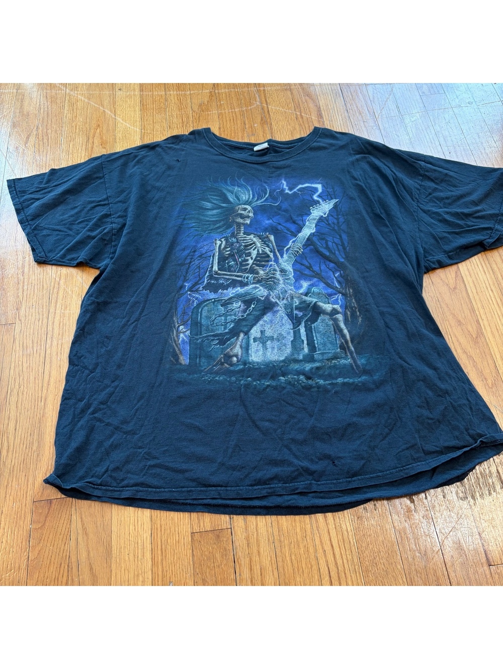 Vintage Y2K grunge skeleton emo print tshirt